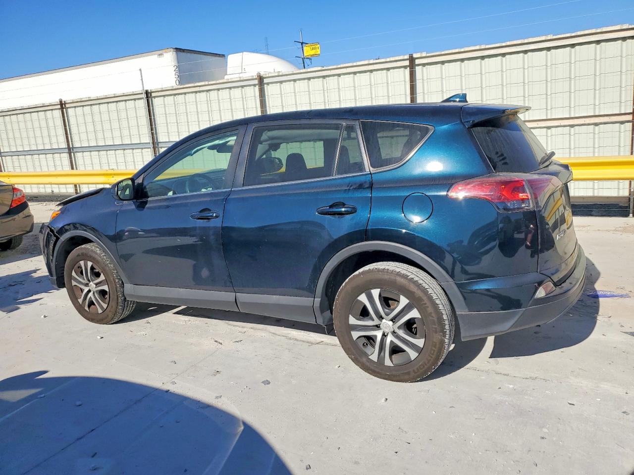 2018 TOYOTA RAV4 LE photo 2