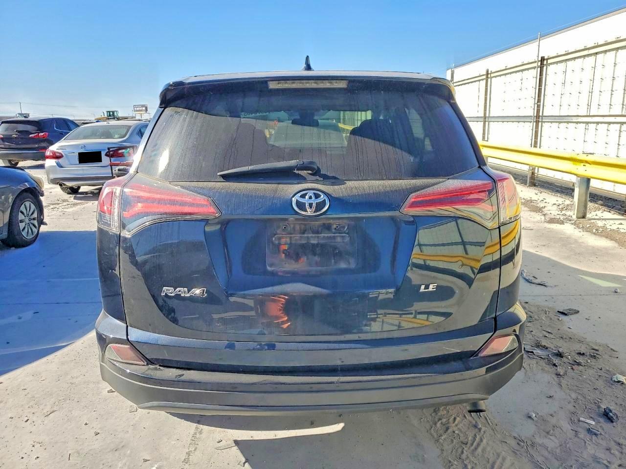 2018 TOYOTA RAV4 LE photo 6