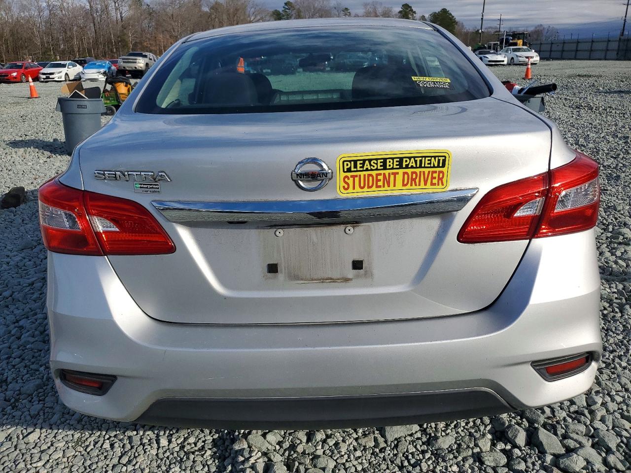 2018 NISSAN SENTRA S photo 6