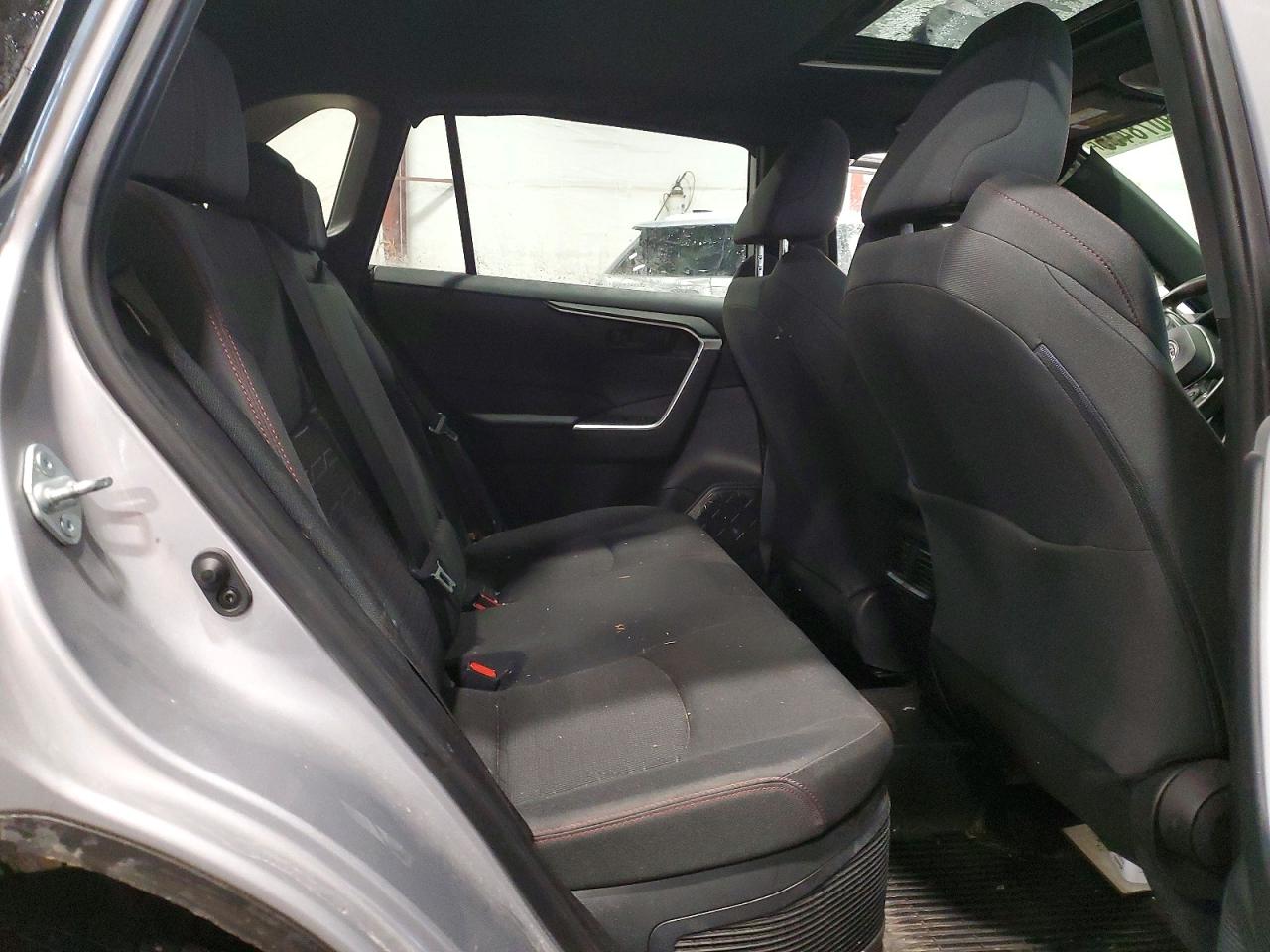 2021 TOYOTA RAV4 PRIME SE photo 11