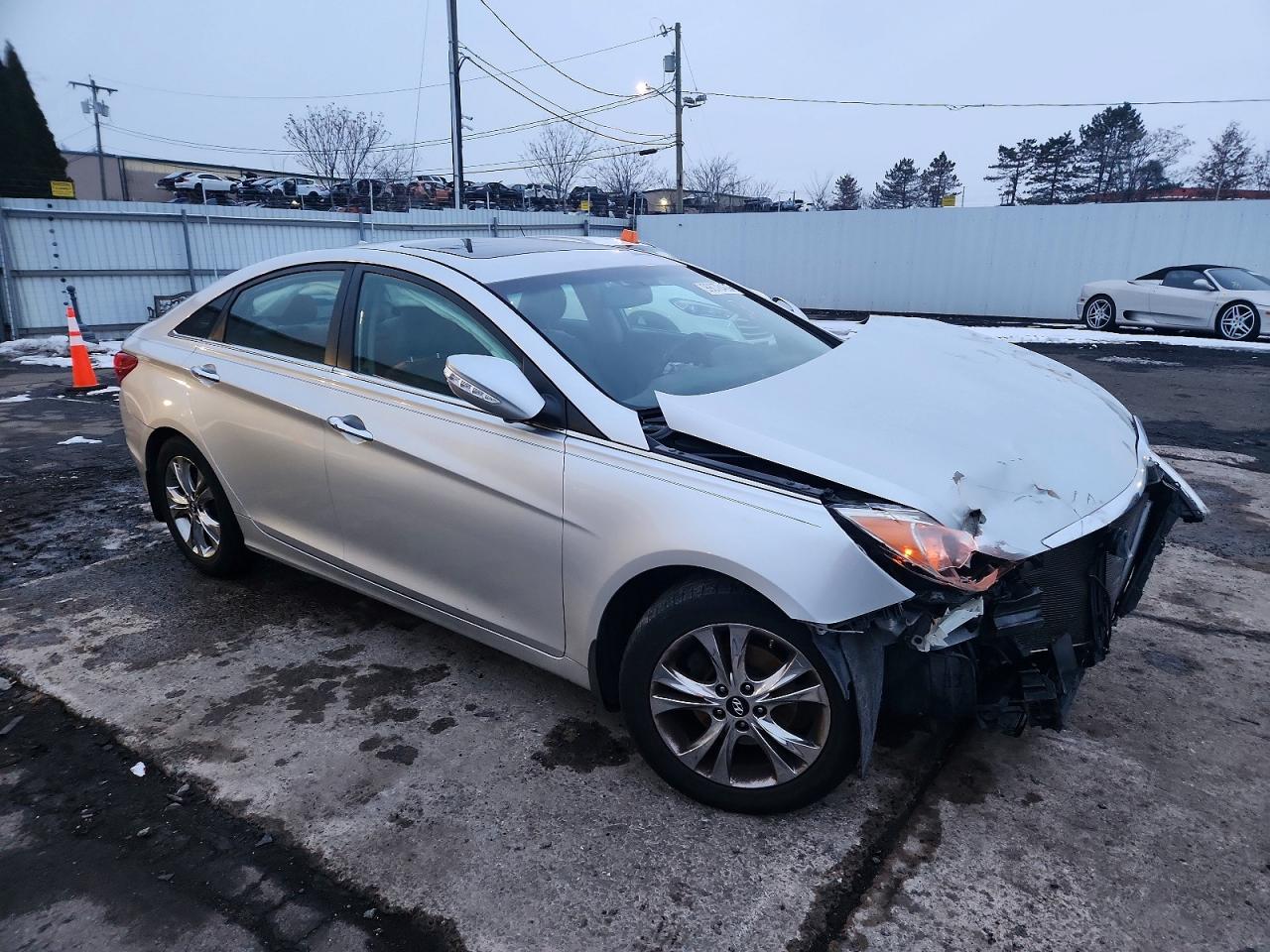 2013 HYUNDAI SONATA SE photo 4