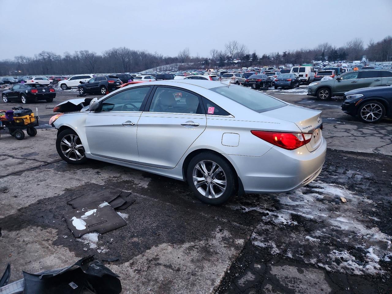 2013 HYUNDAI SONATA SE photo 2