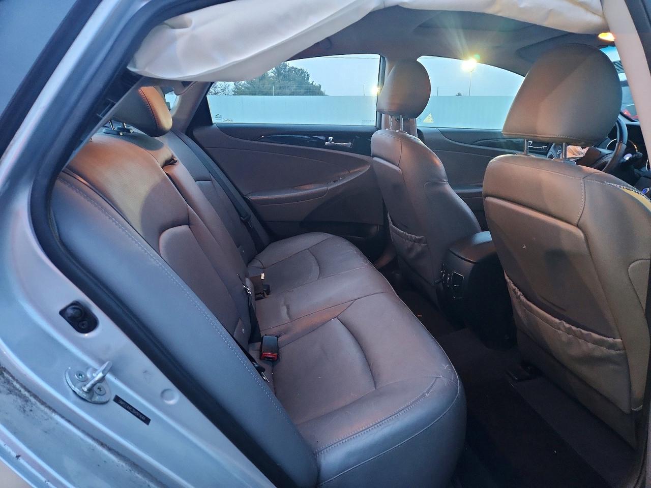 2013 HYUNDAI SONATA SE photo 10