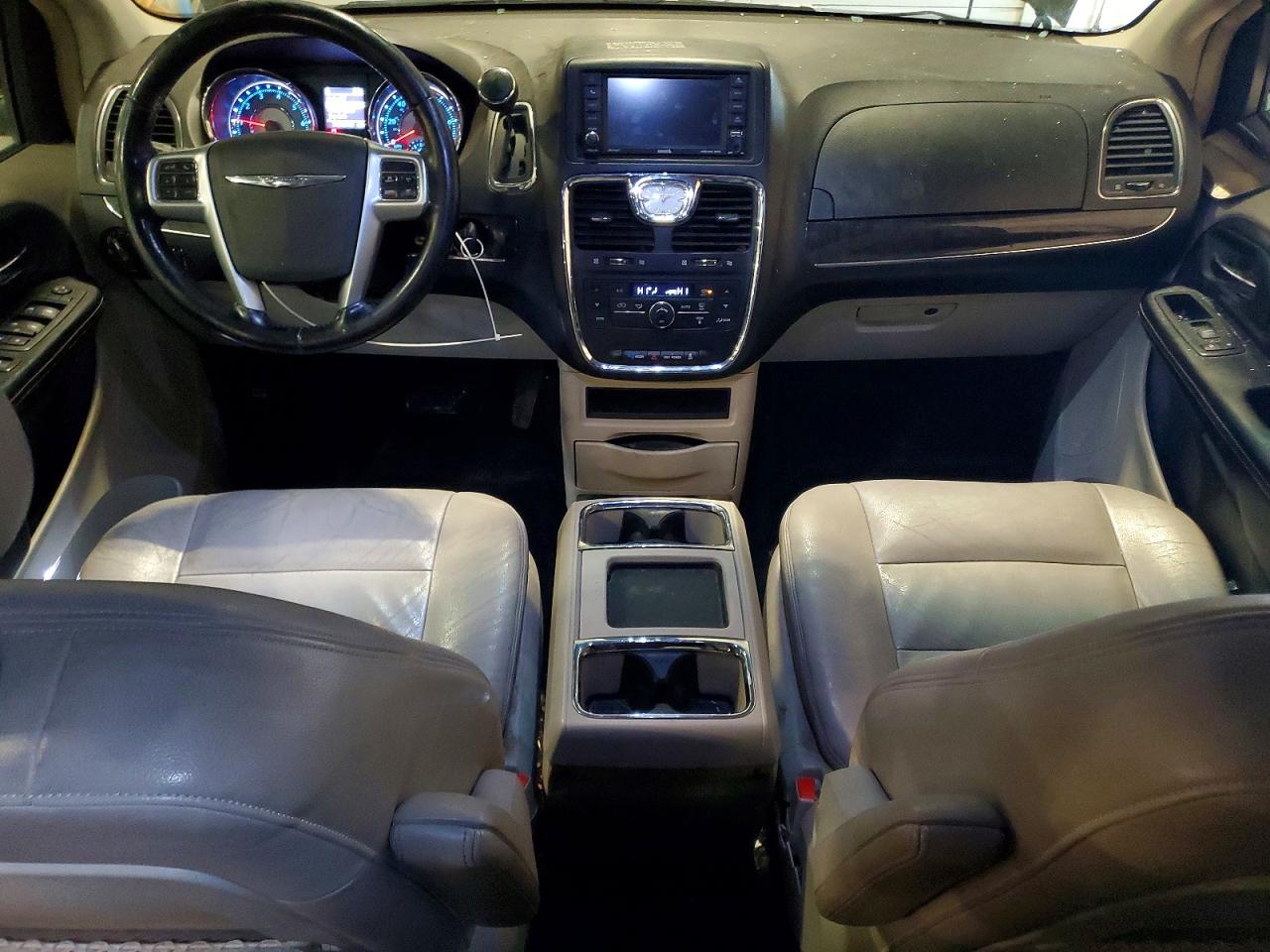 2012 CHRYSLER TOWN & COUNTRY TOURING photo 8