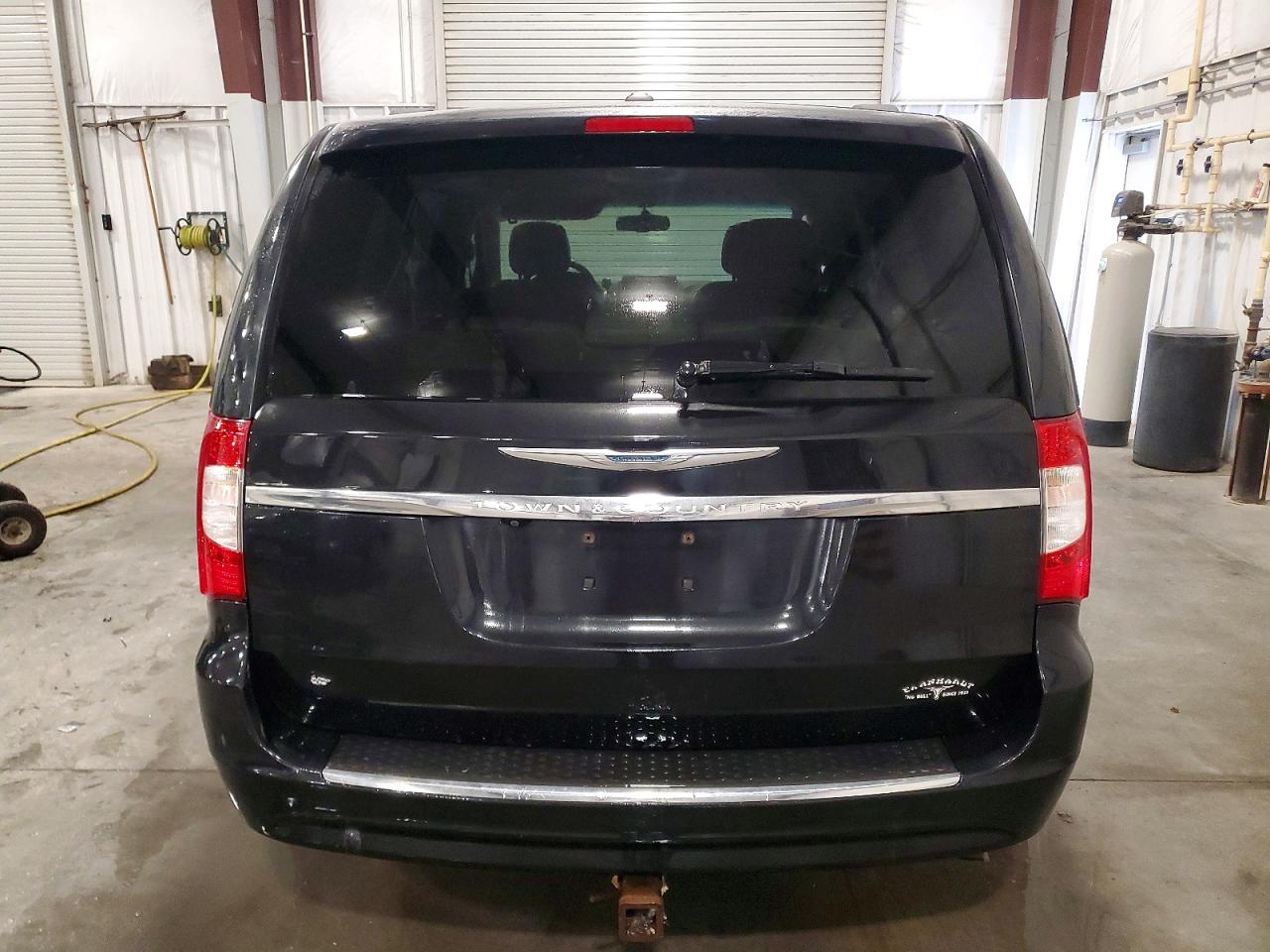 2012 CHRYSLER TOWN & COUNTRY TOURING photo 6