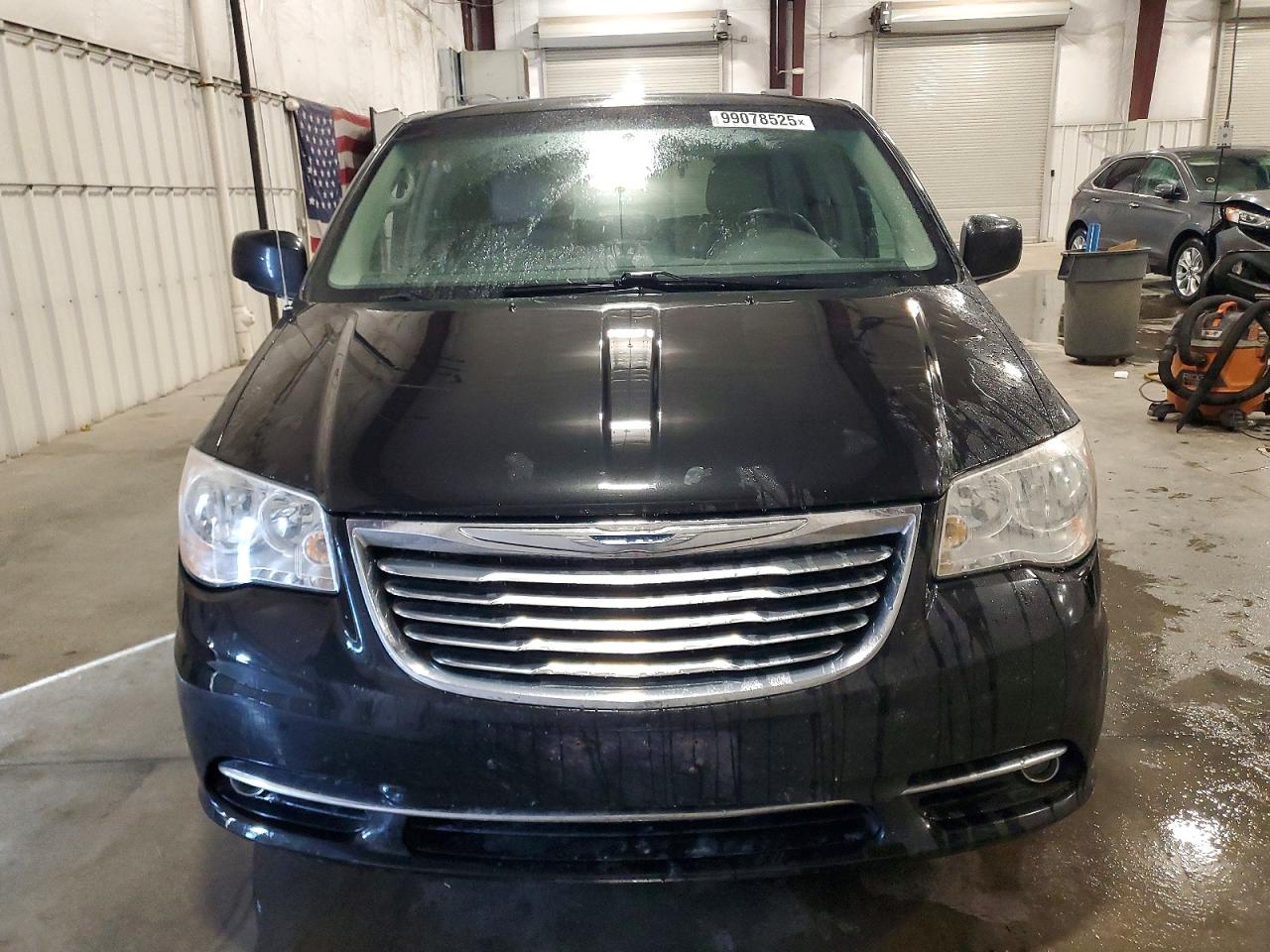 2012 CHRYSLER TOWN & COUNTRY TOURING photo 5