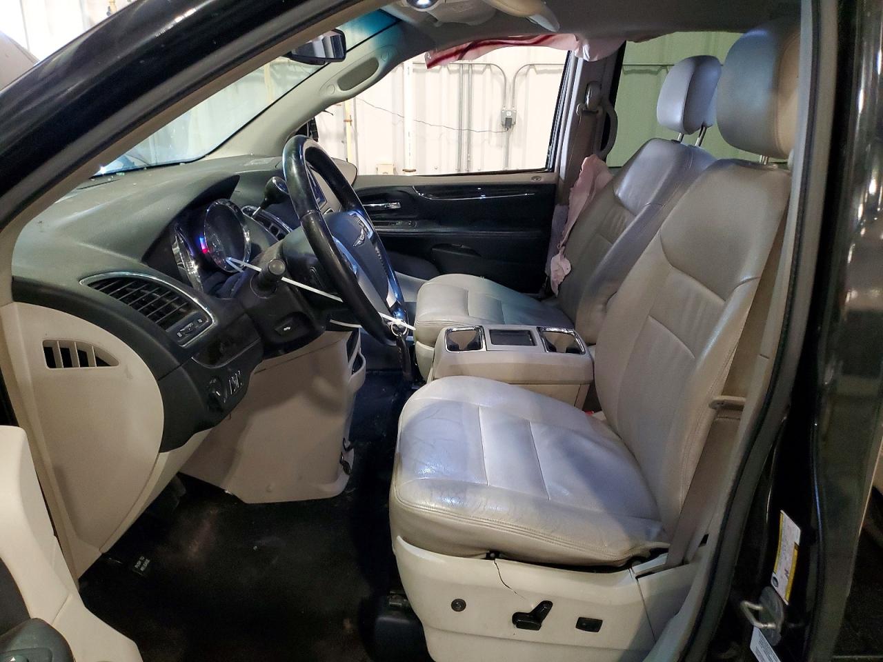 2012 CHRYSLER TOWN & COUNTRY TOURING photo 7
