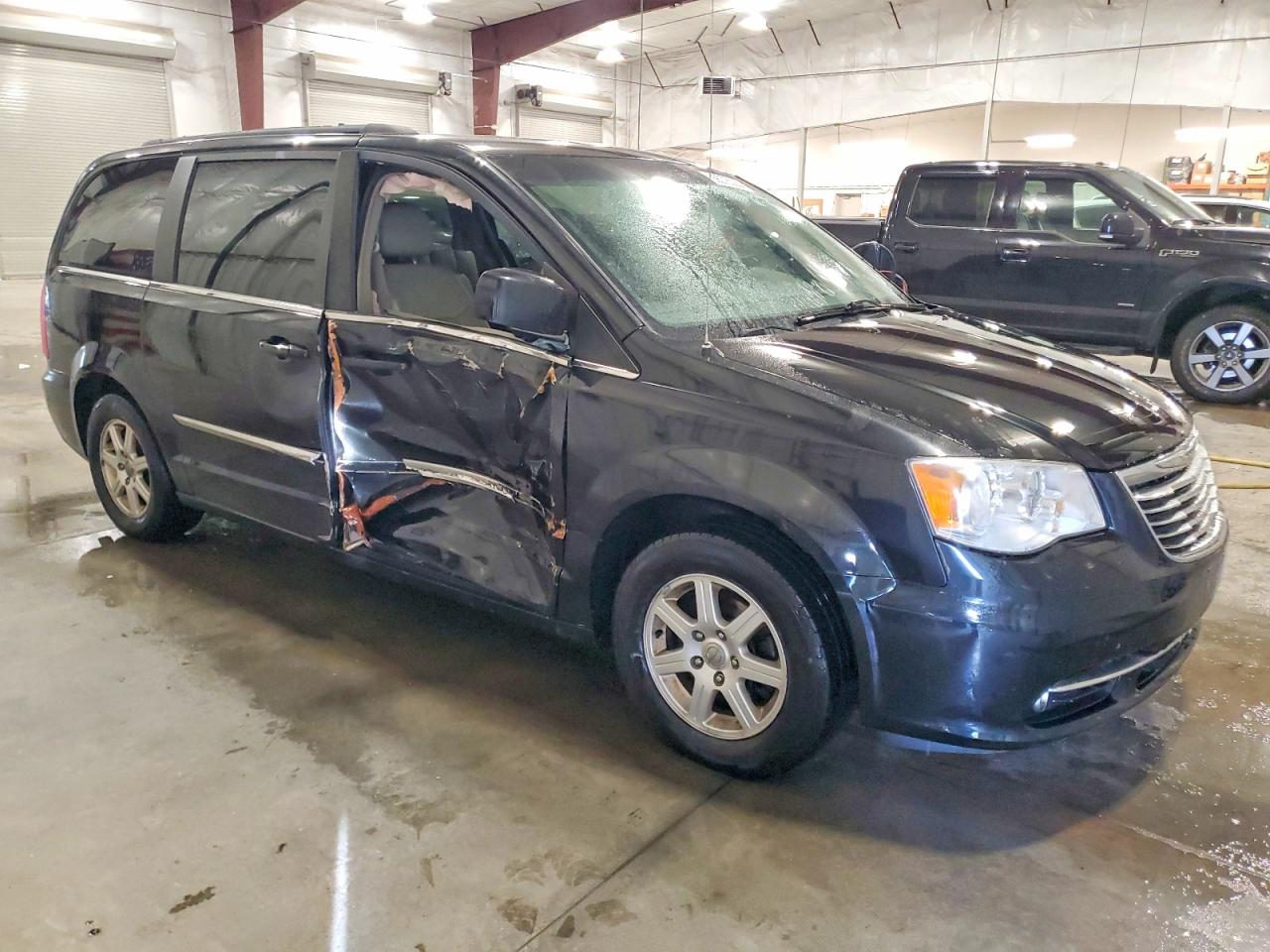 2012 CHRYSLER TOWN & COUNTRY TOURING photo 4