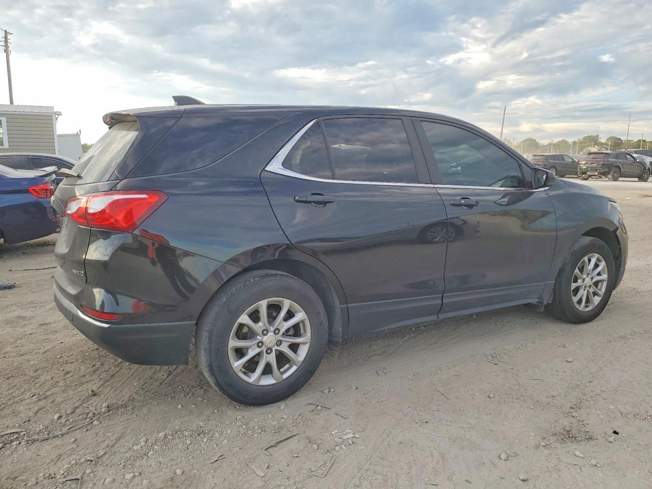 2021 CHEVROLET EQUINOX LT photo 3