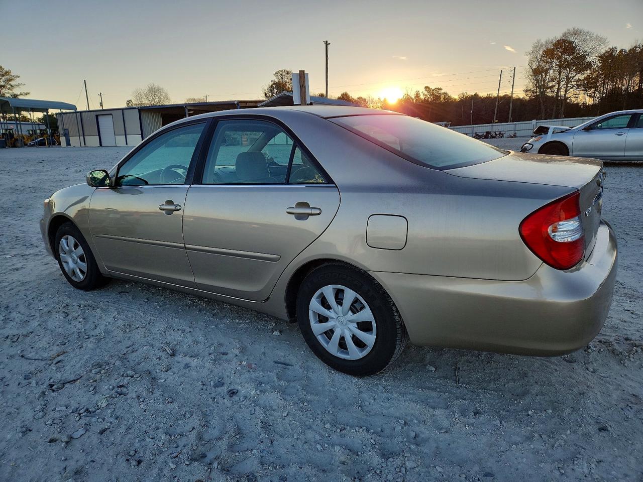 2003 TOYOTA CAMRY LE photo 2