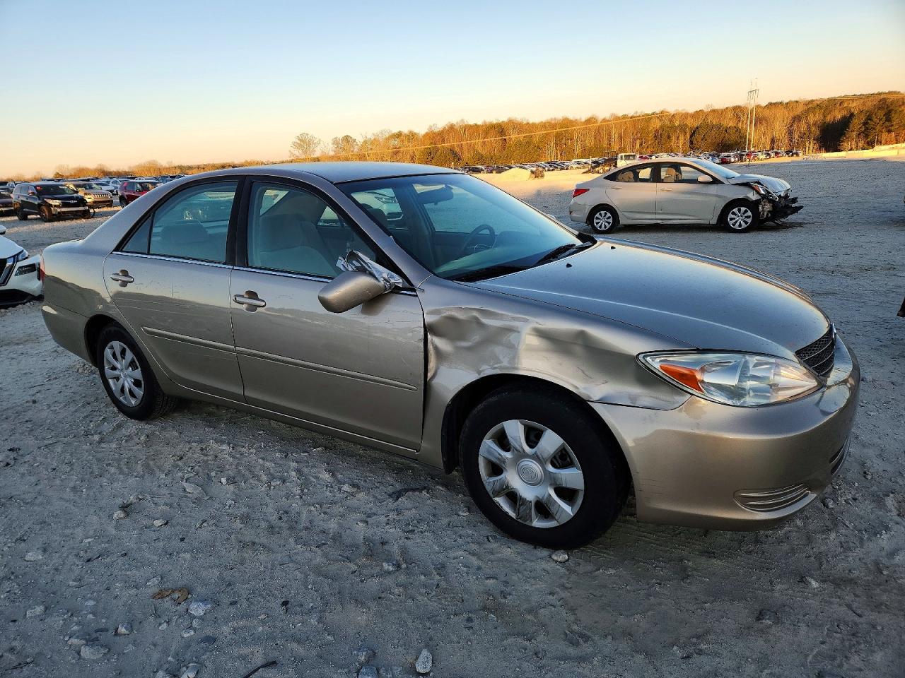 2003 TOYOTA CAMRY LE photo 4