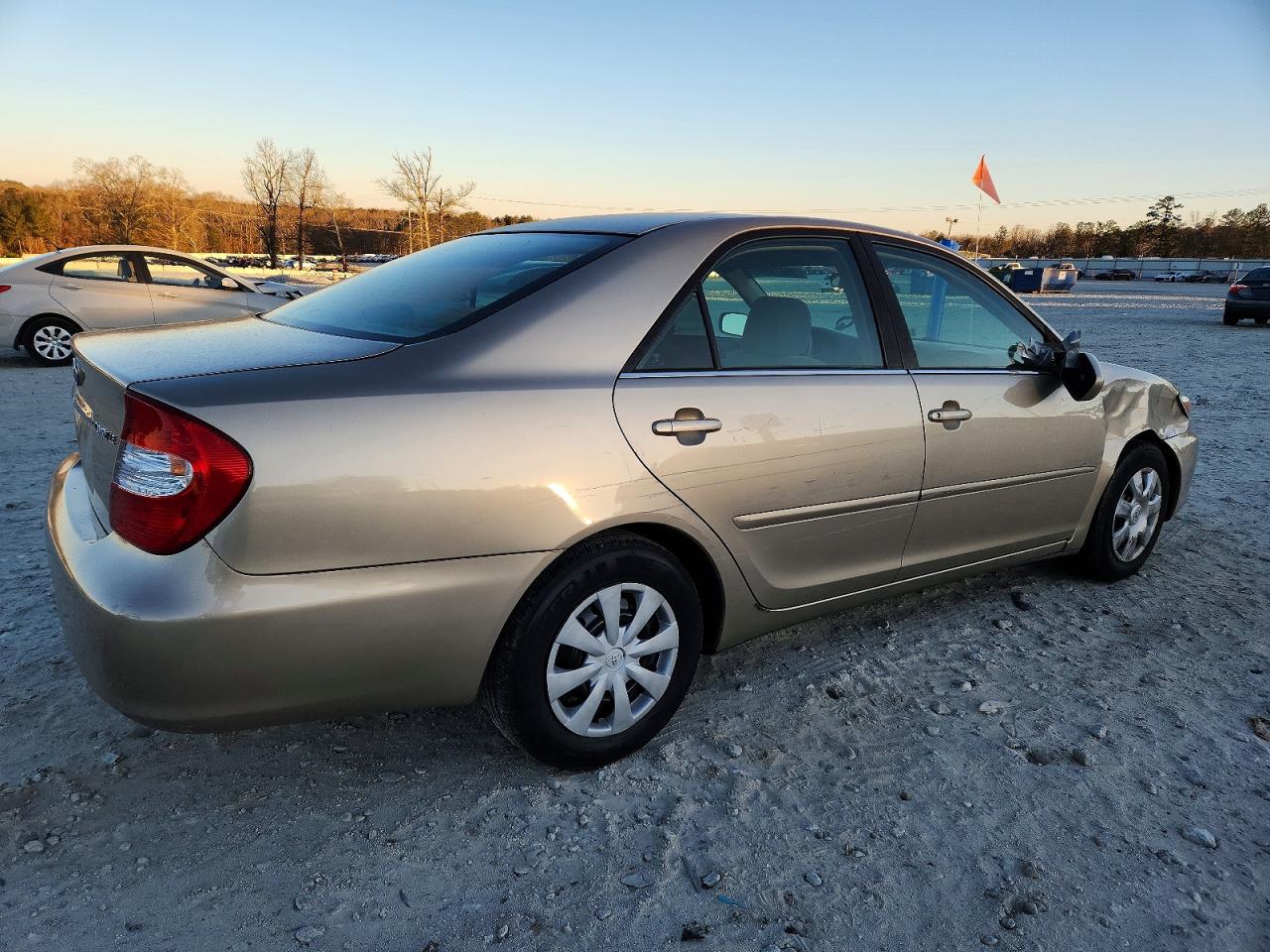 2003 TOYOTA CAMRY LE photo 3