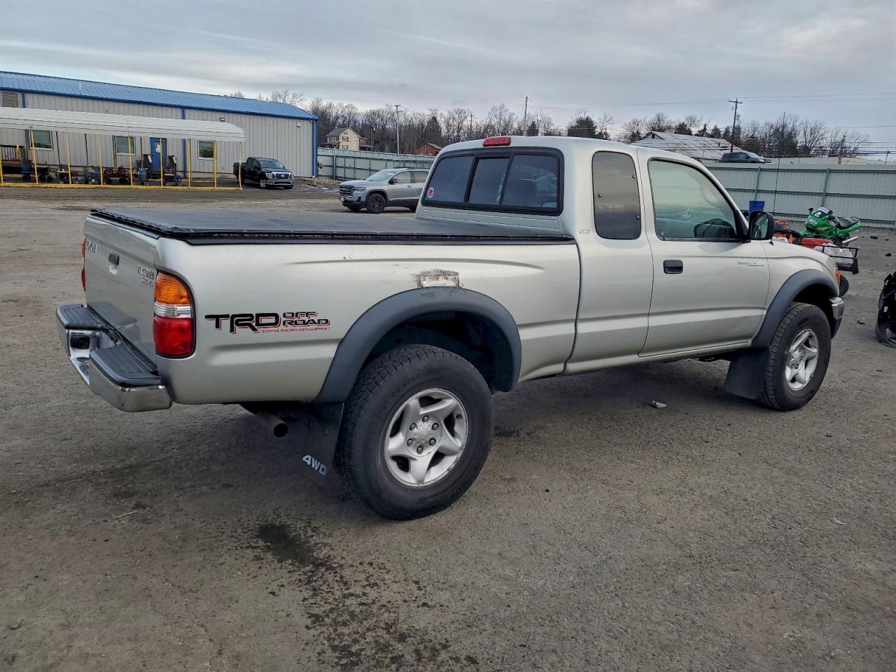 2004 TOYOTA TACOMA XTRACAB photo 3