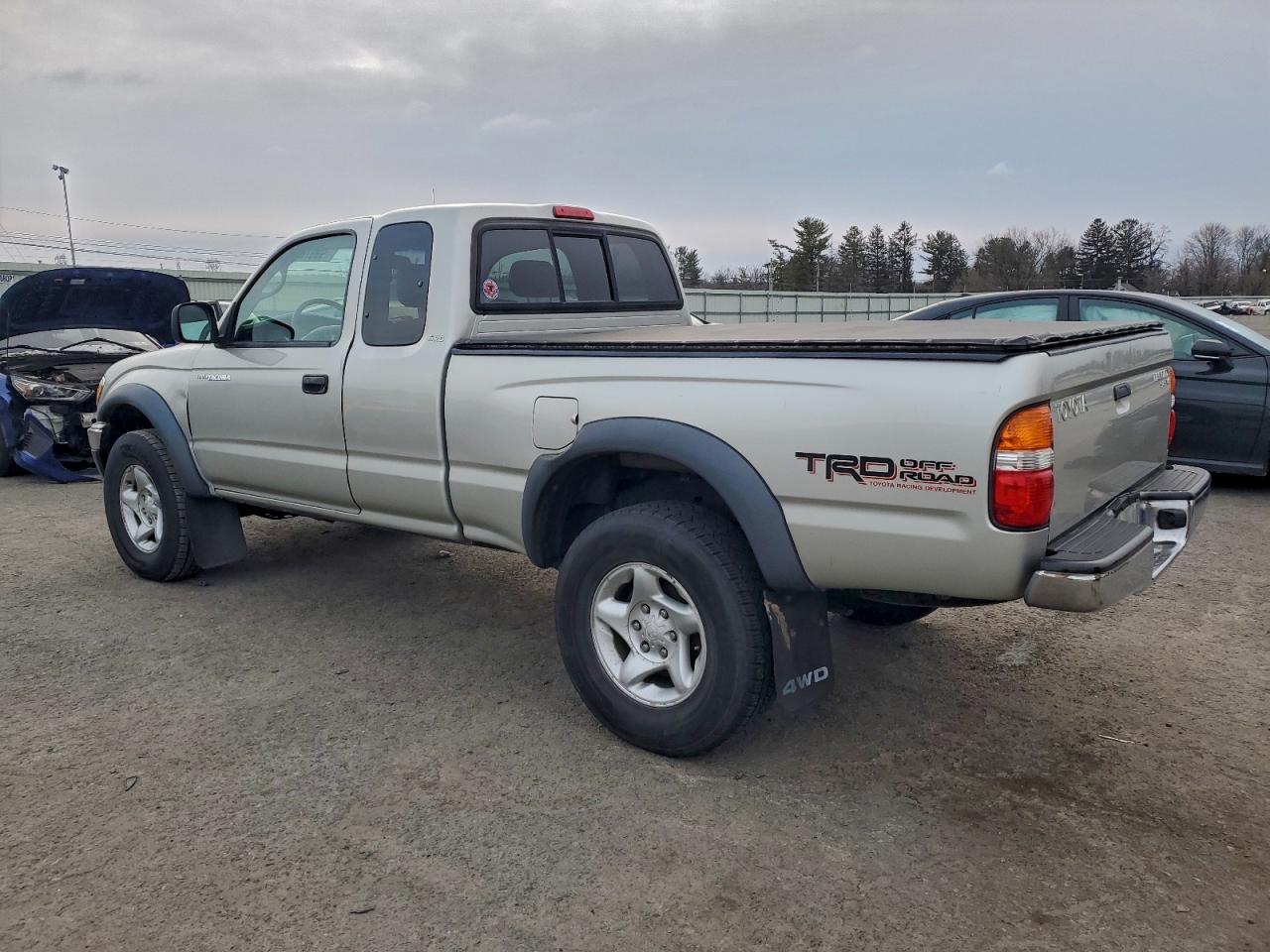 2004 TOYOTA TACOMA XTRACAB photo 2