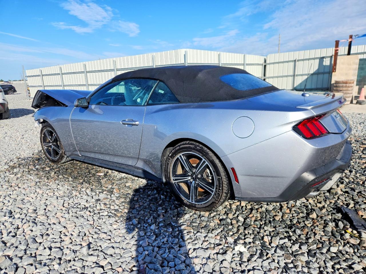 2025 FORD MUSTANG photo 2