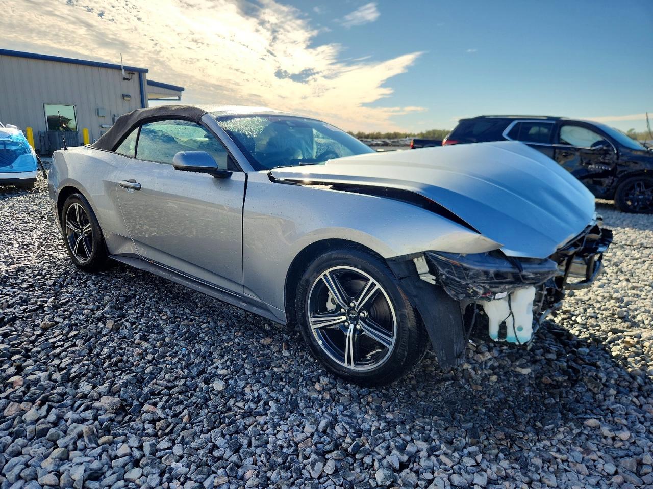 2025 FORD MUSTANG photo 4