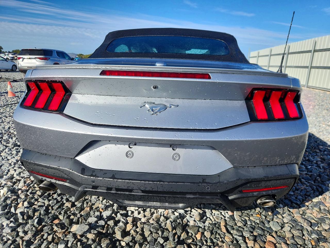 2025 FORD MUSTANG photo 6