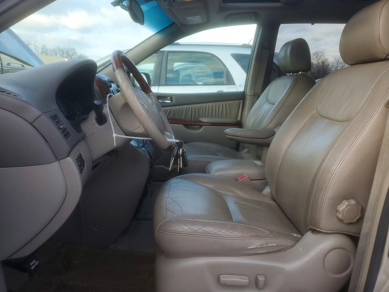 2004 TOYOTA SIENNA XLE LIMITED 7 PASSENGER photo 13