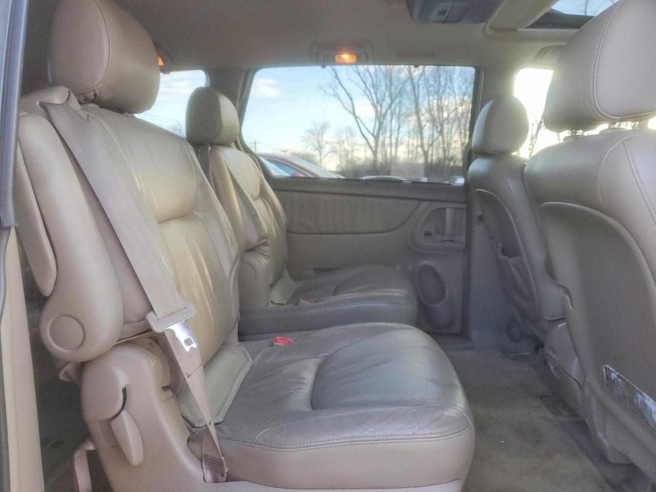 2004 TOYOTA SIENNA XLE LIMITED 7 PASSENGER photo 21