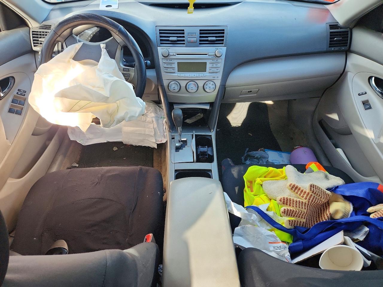 2011 TOYOTA CAMRY BASE photo 8