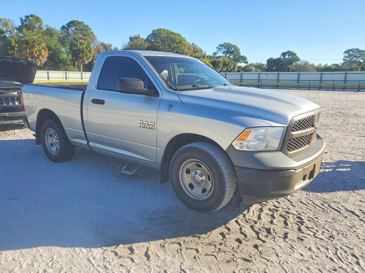 2013 RAM 1500 ST photo 4