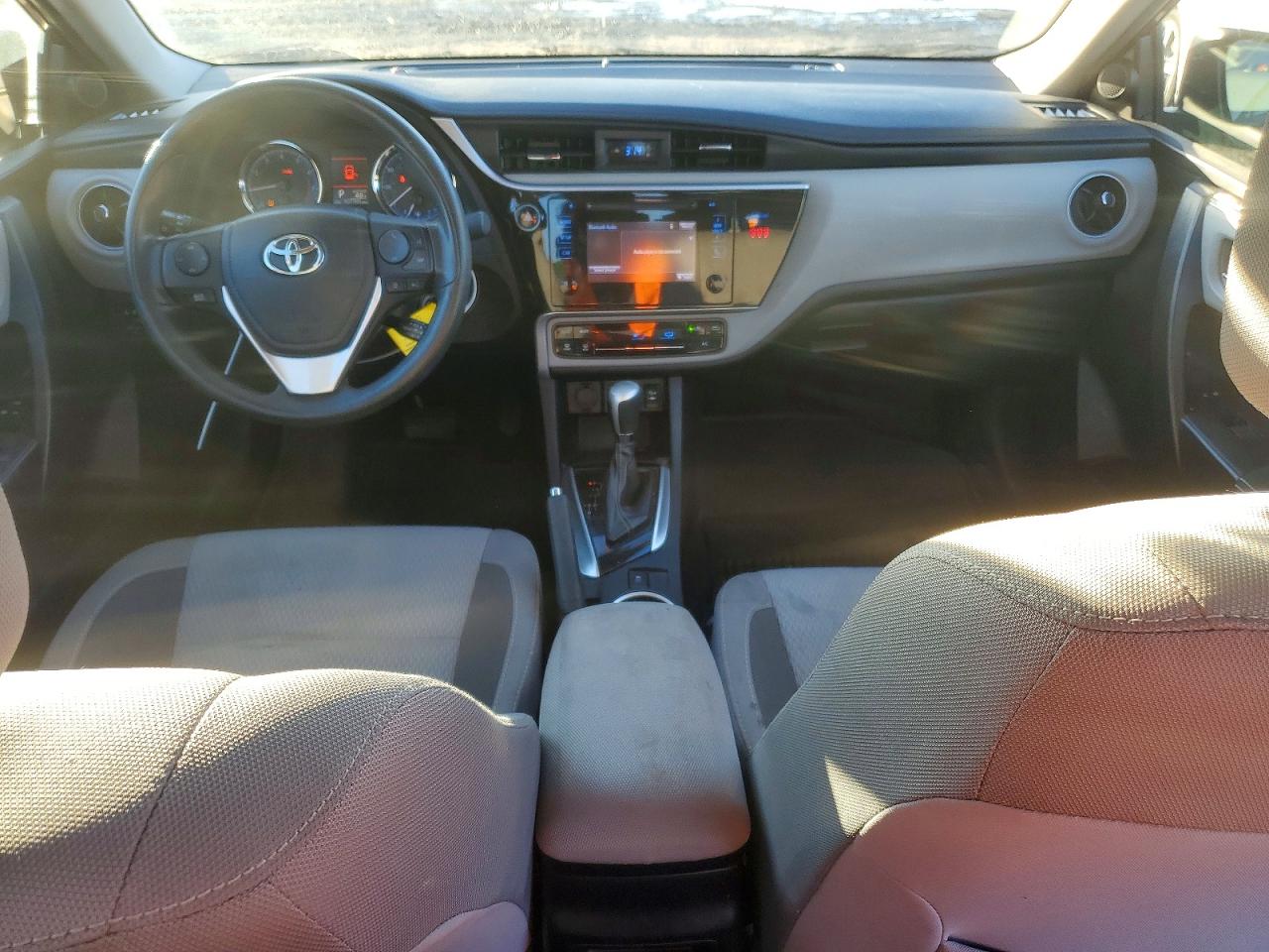 2018 TOYOTA COROLLA L photo 8