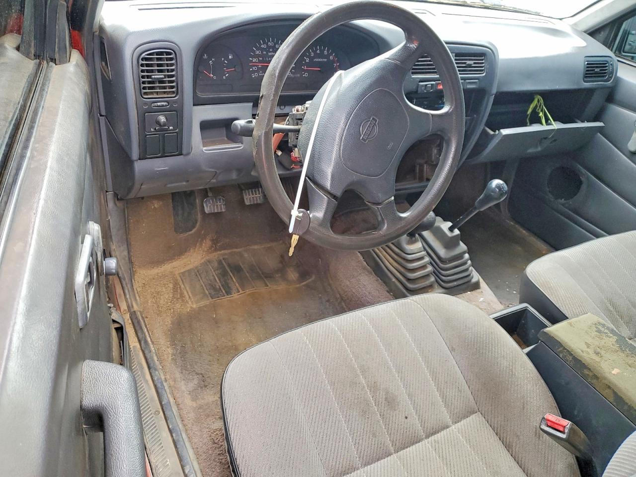 1995 NISSAN TRUCK KING CAB XE photo 8