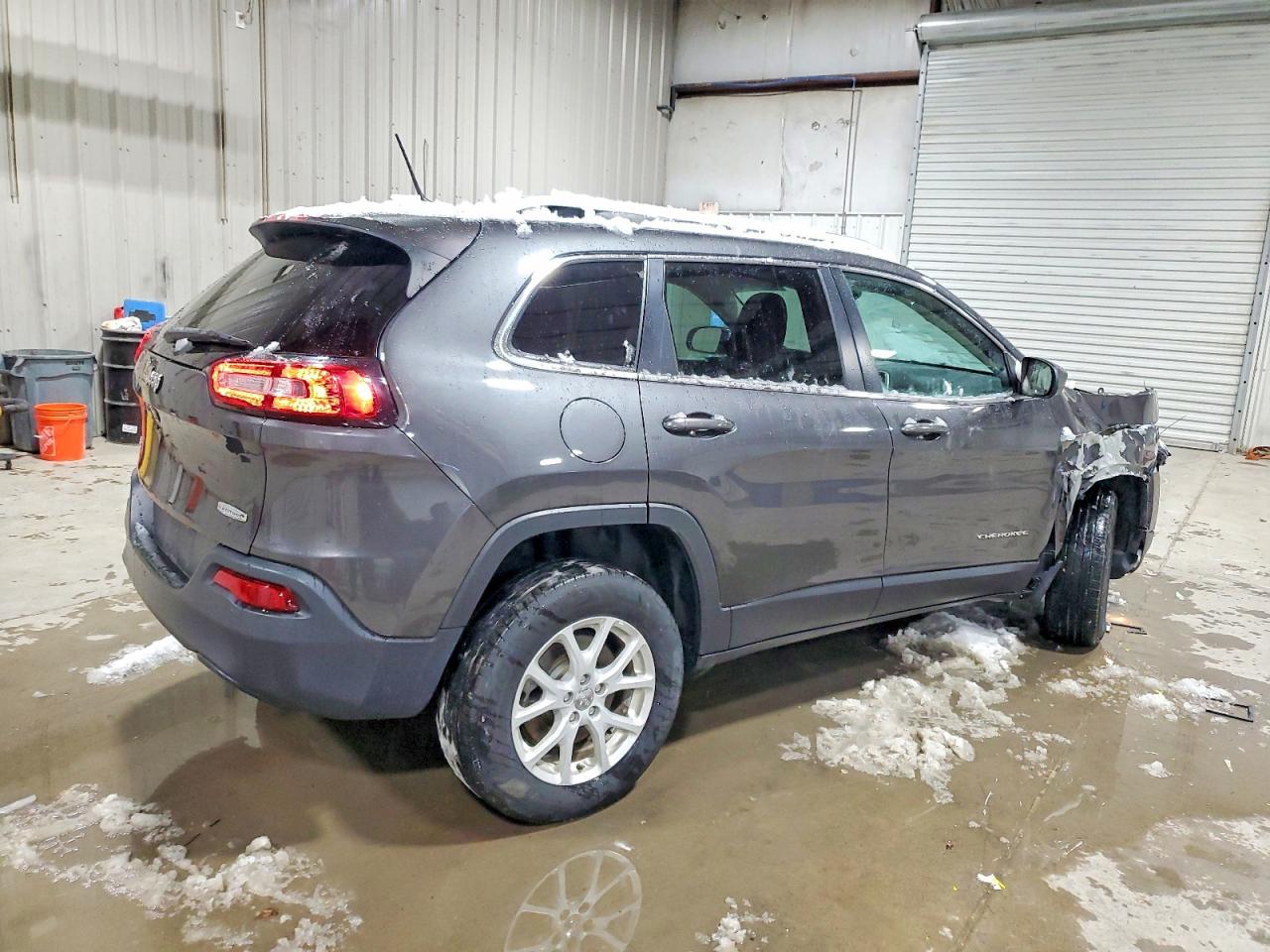 2015 JEEP CHEROKEE LATITUDE photo 3