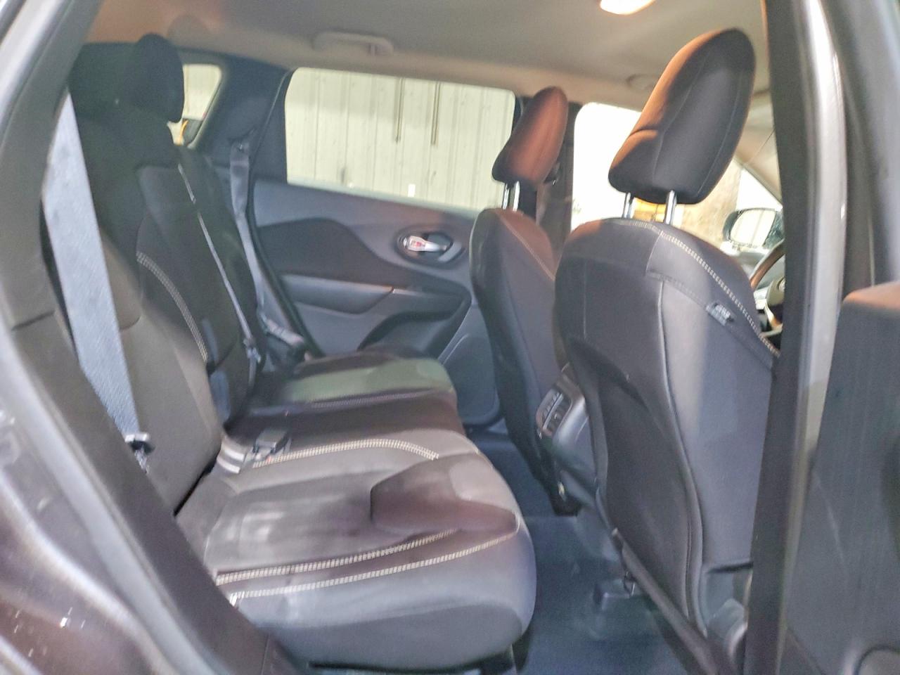 2015 JEEP CHEROKEE LATITUDE photo 11