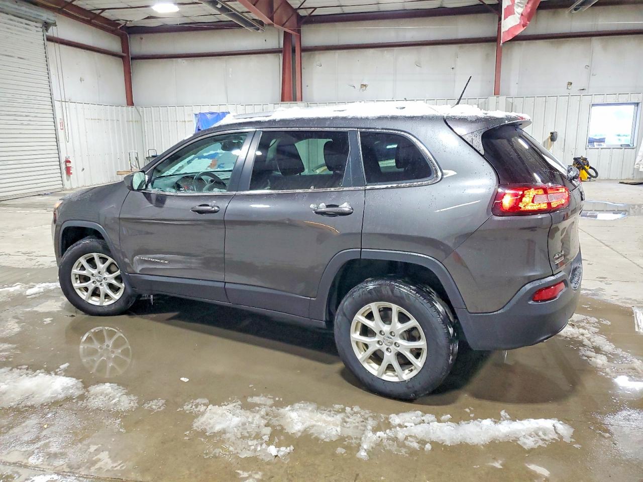 2015 JEEP CHEROKEE LATITUDE photo 2