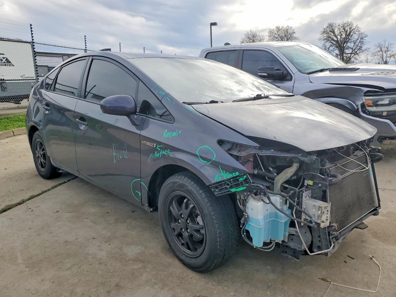 2013 TOYOTA PRIUS photo 4
