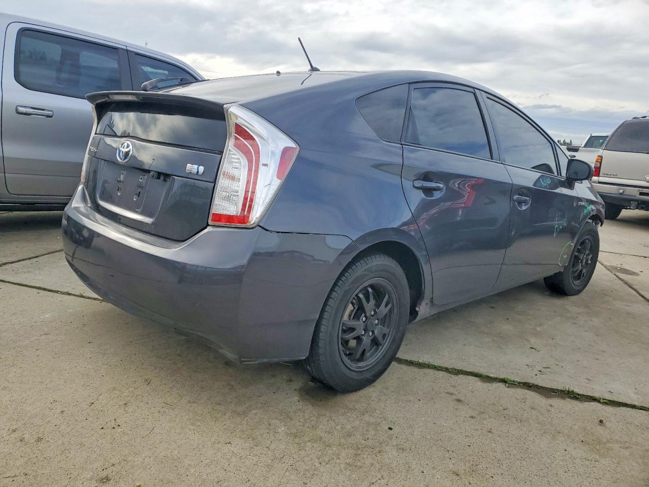 2013 TOYOTA PRIUS photo 3
