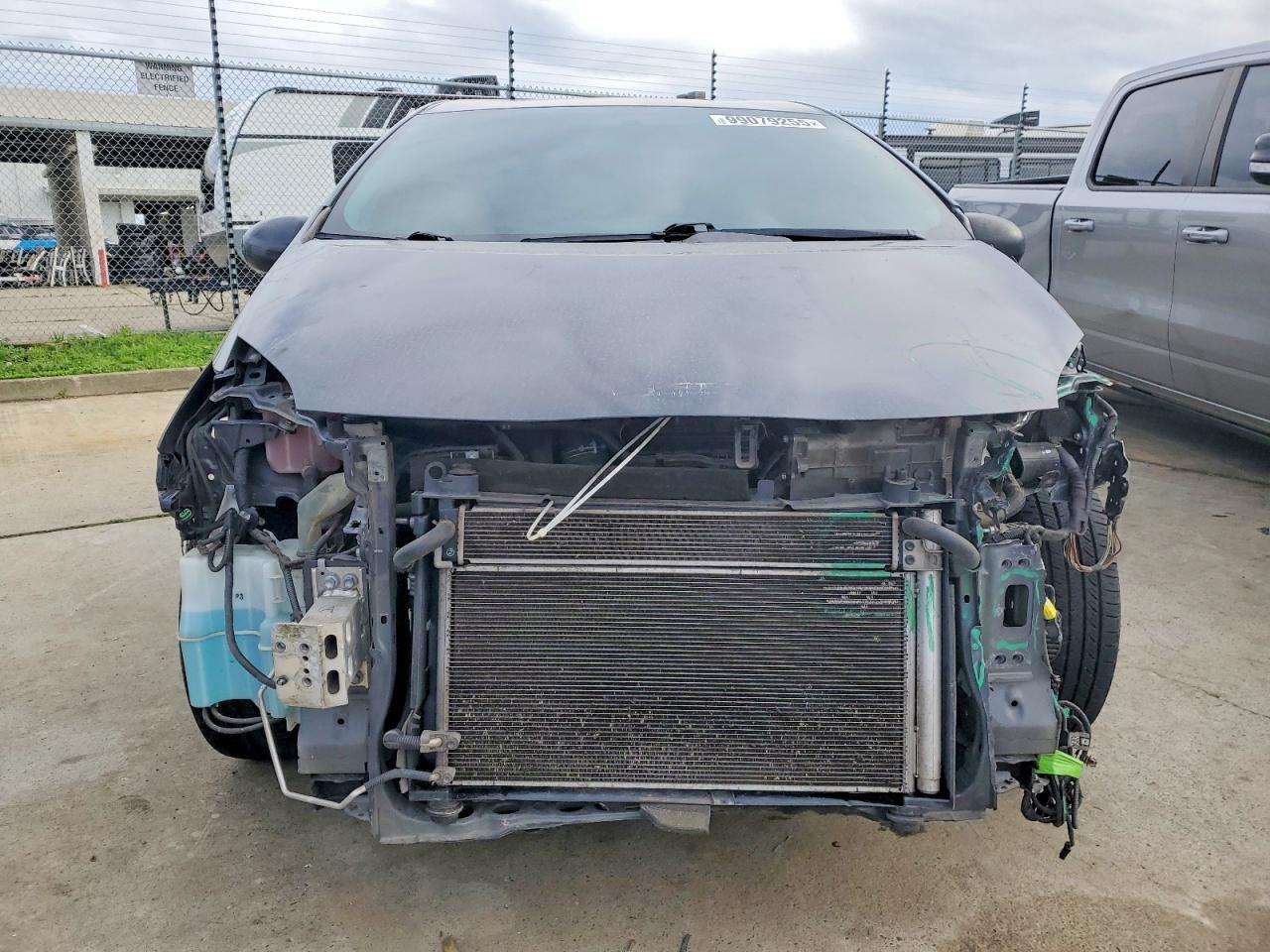 2013 TOYOTA PRIUS photo 5