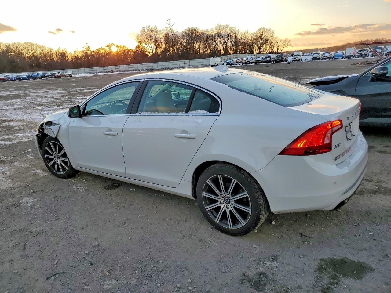 2017 VOLVO S60 PREMIER photo 3