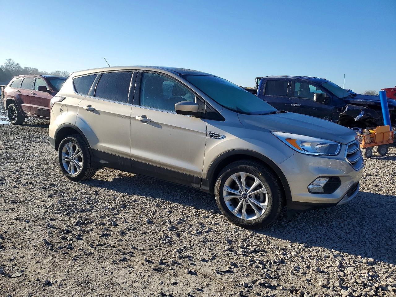 2017 FORD ESCAPE SE photo 4