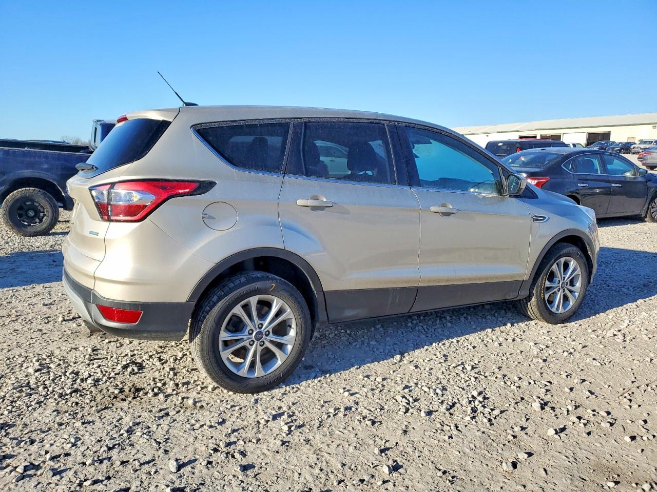 2017 FORD ESCAPE SE photo 3
