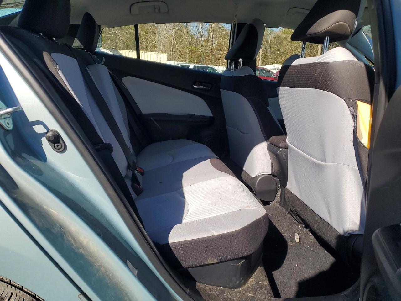 2018 TOYOTA PRIUS photo 19