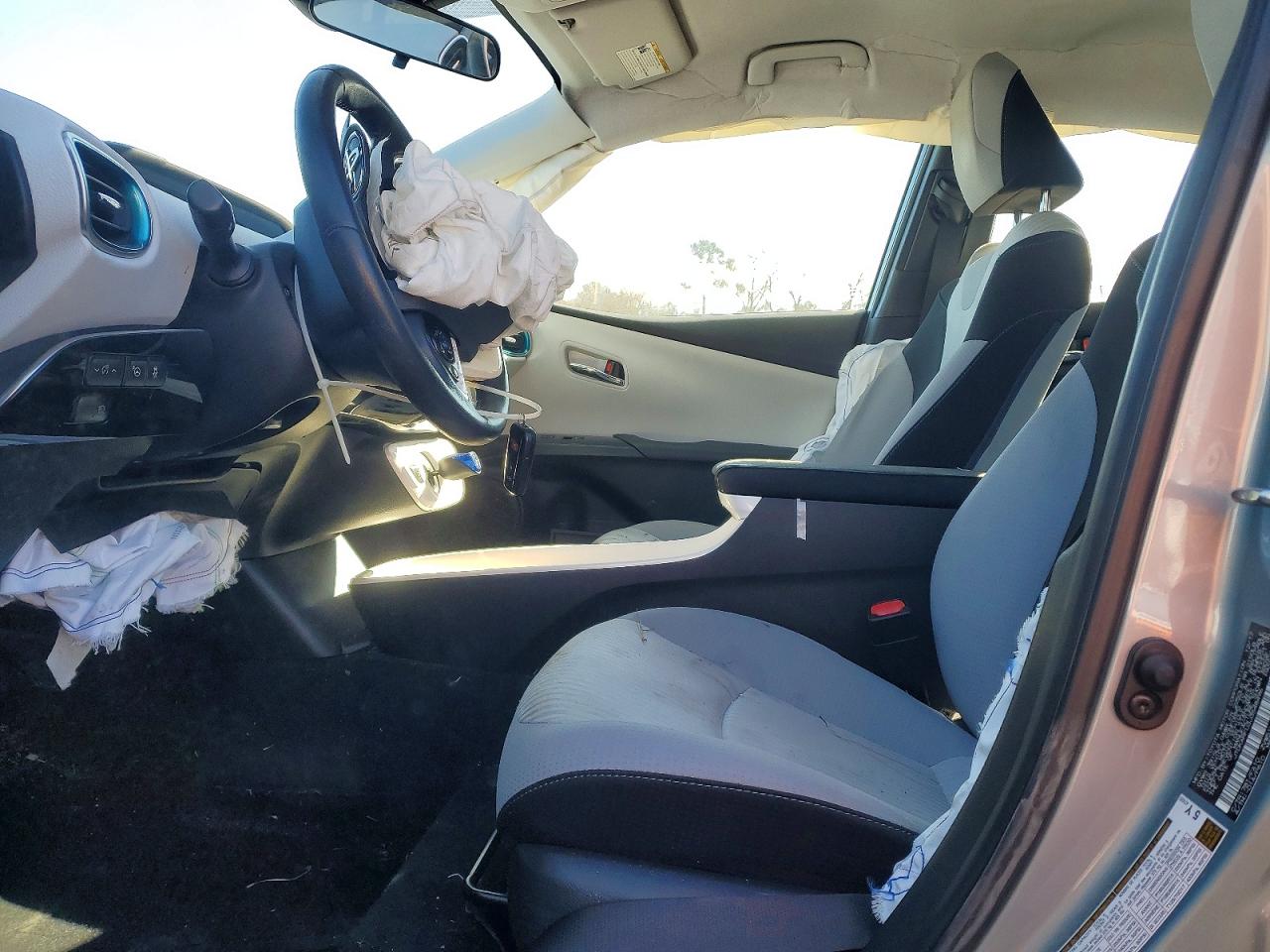 2018 TOYOTA PRIUS photo 13