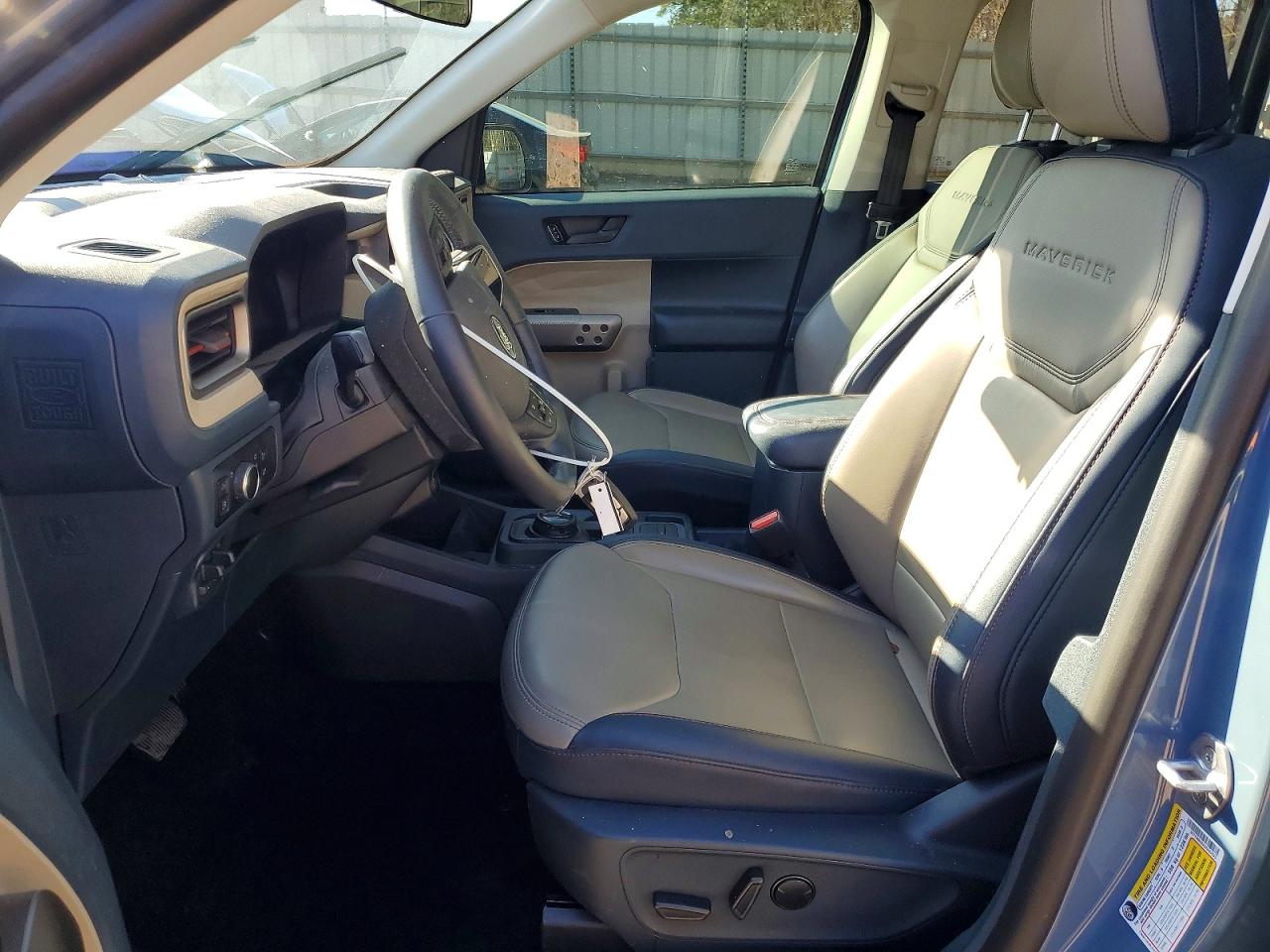 2025 FORD MAVERICK LARIAT photo 13