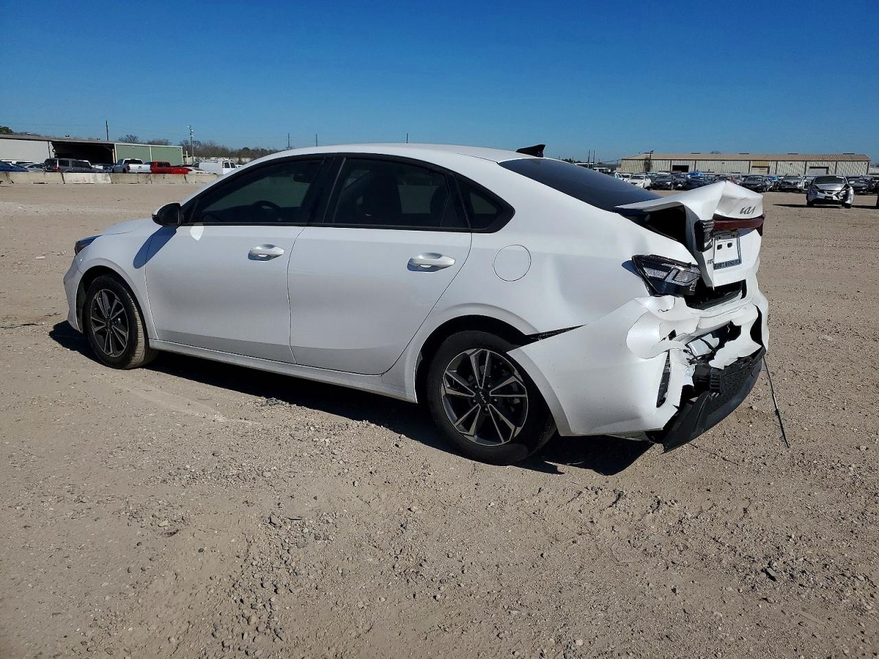 2024 KIA FORTE LX photo 2