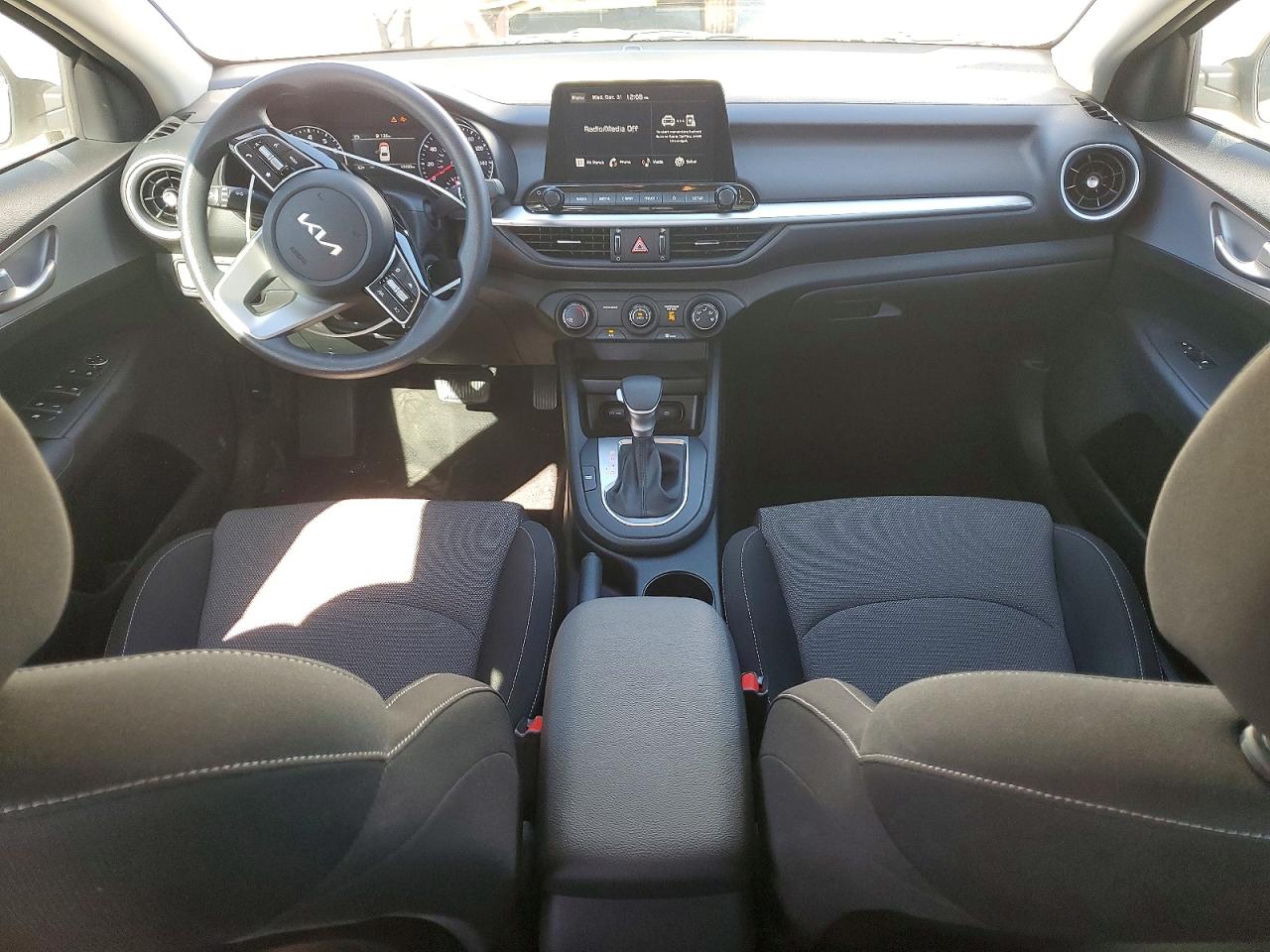 2024 KIA FORTE LX photo 8