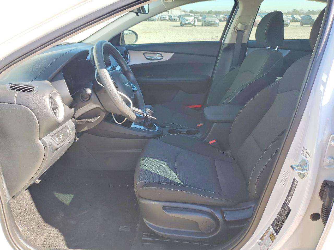 2024 KIA FORTE LX photo 7