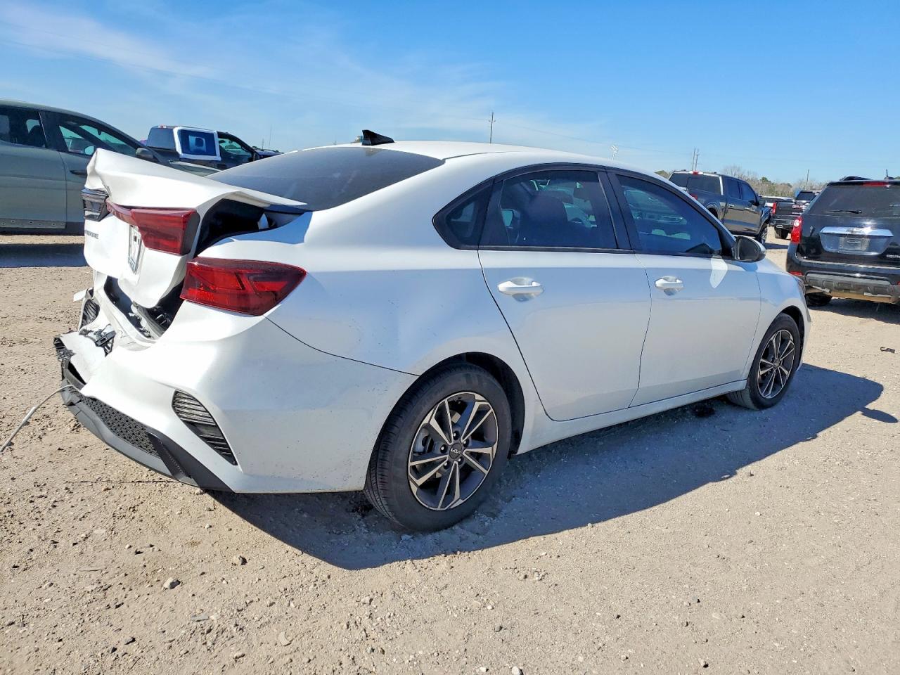 2024 KIA FORTE LX photo 3