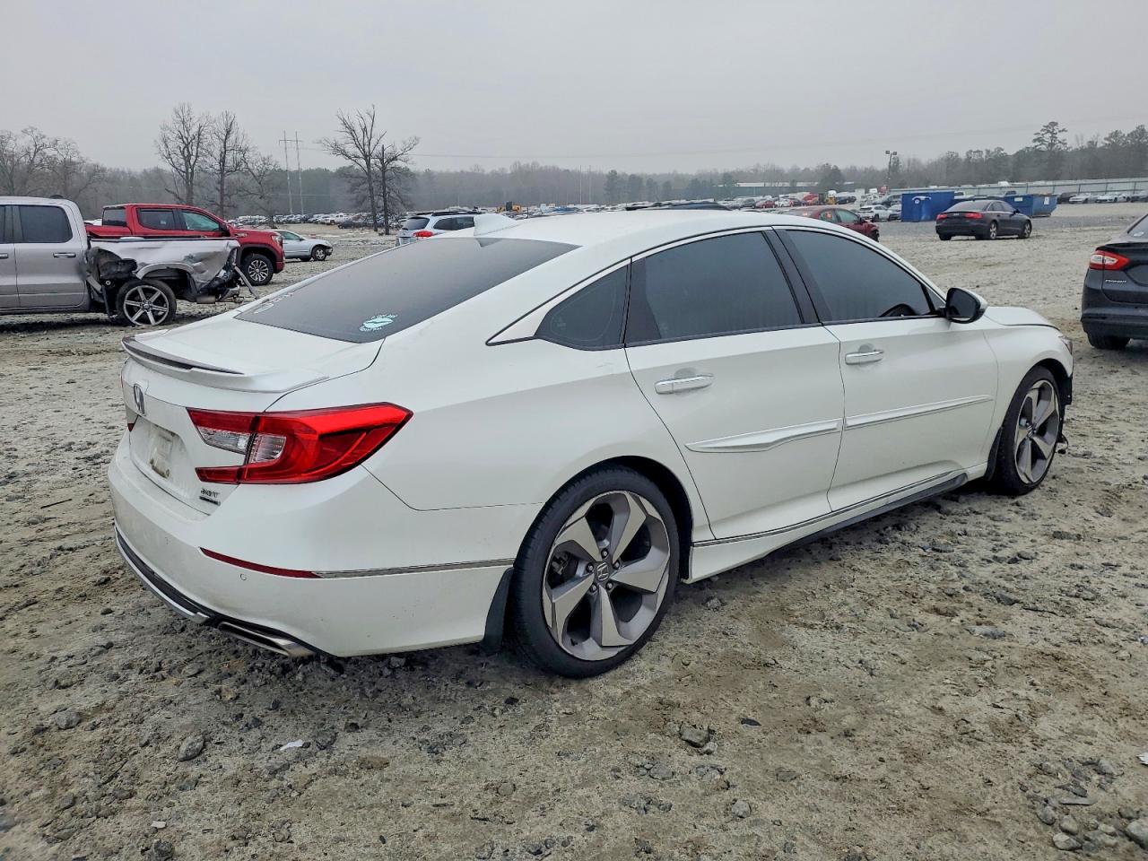 2018 HONDA ACCORD TOURING photo 3