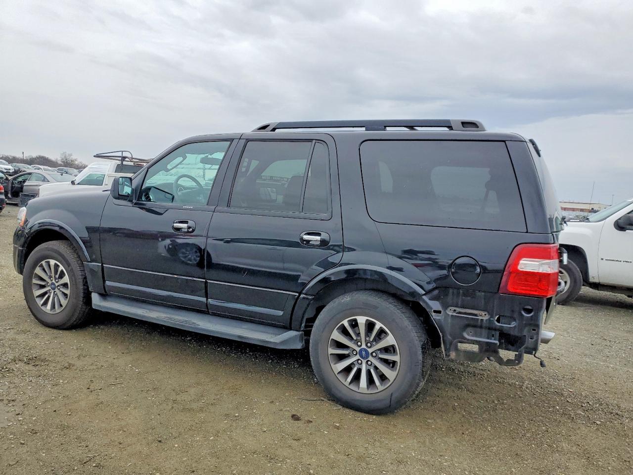 2017 FORD EXPEDITION XLT photo 4
