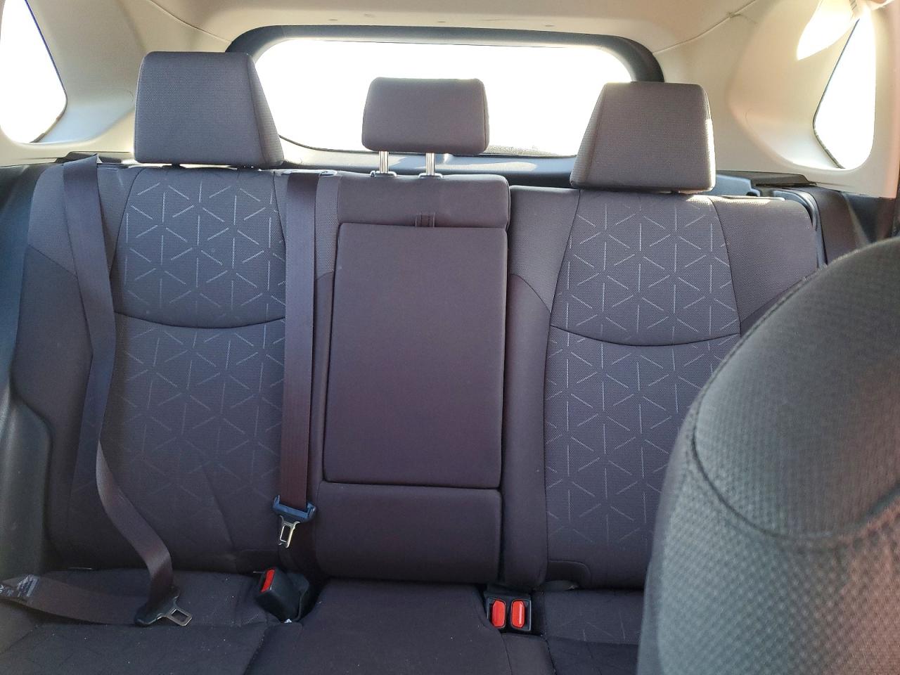 2022 TOYOTA RAV4 XLE photo 10