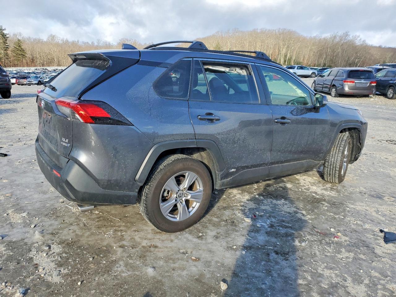 2022 TOYOTA RAV4 XLE photo 3
