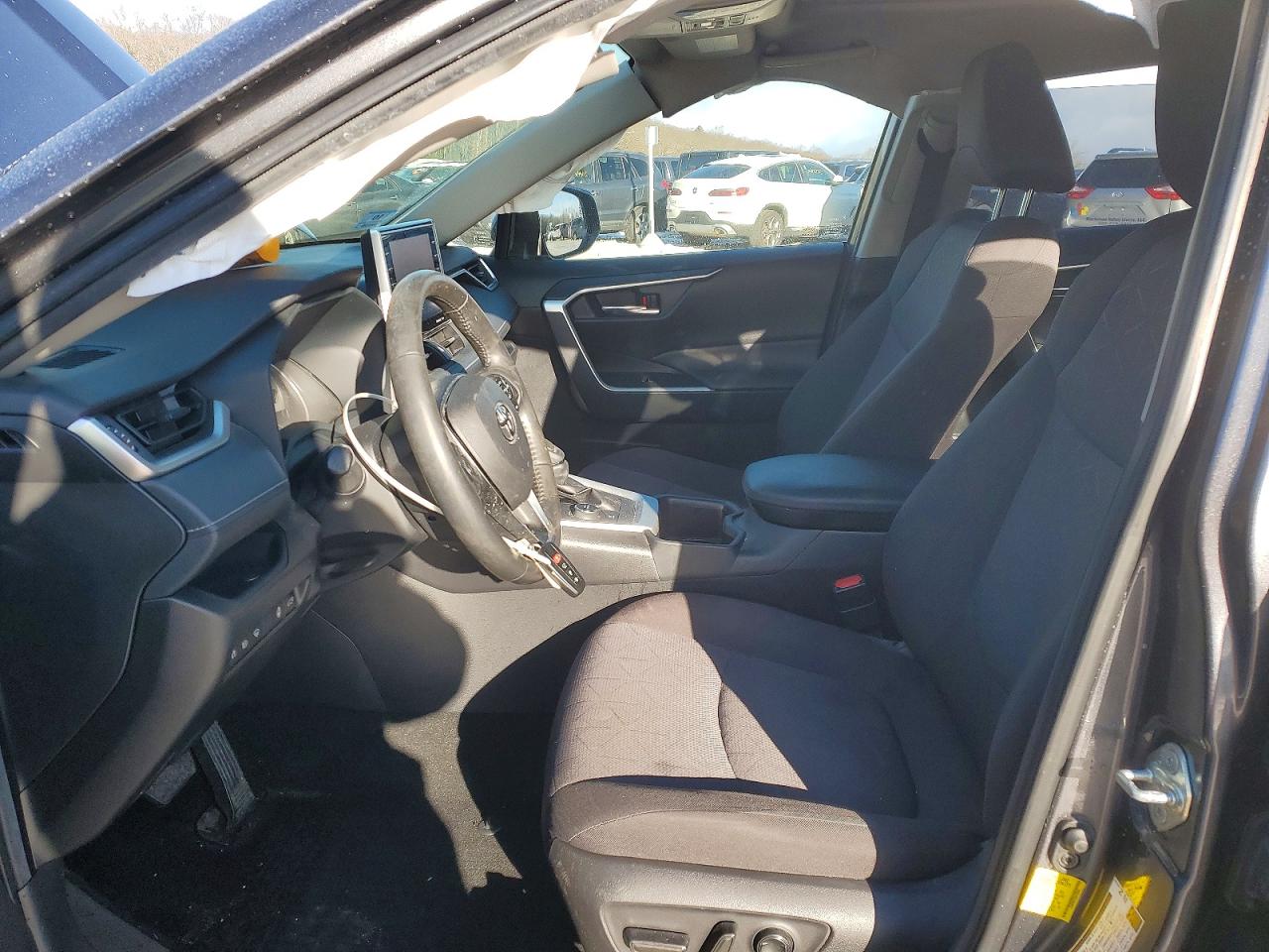 2022 TOYOTA RAV4 XLE photo 7