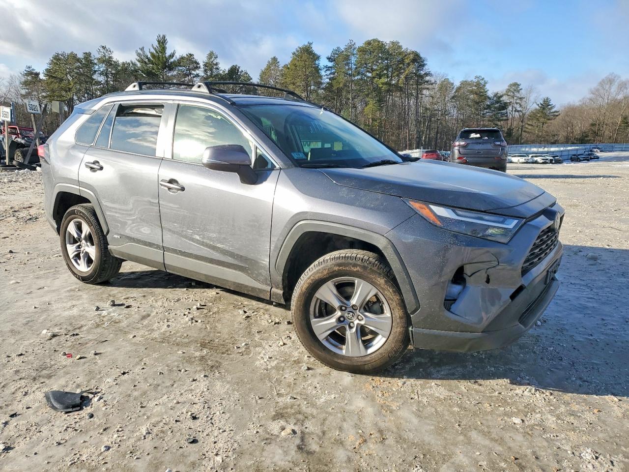 2022 TOYOTA RAV4 XLE photo 4