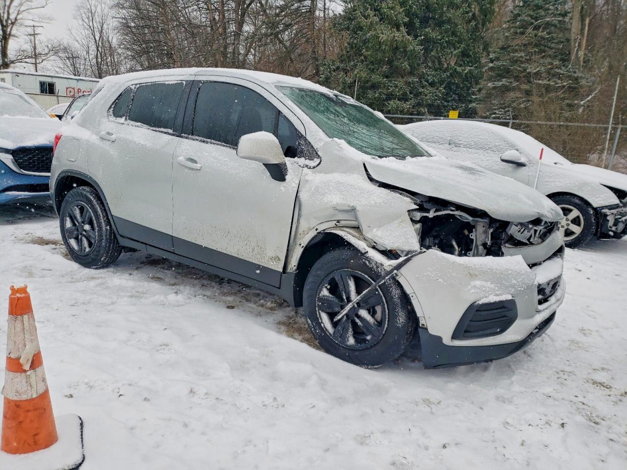 2020 CHEVROLET TRAX LS photo 4